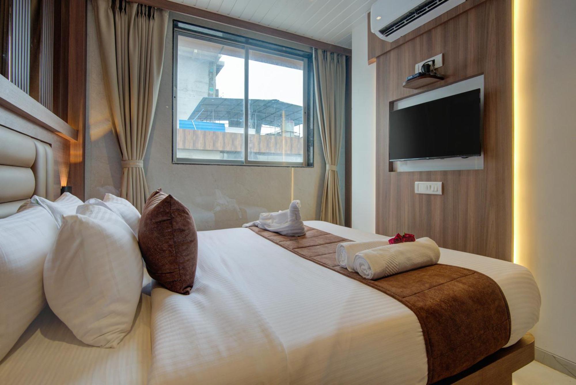 Hotel Galaxy Inn นาวีมุมไบ ภายนอก รูปภาพ