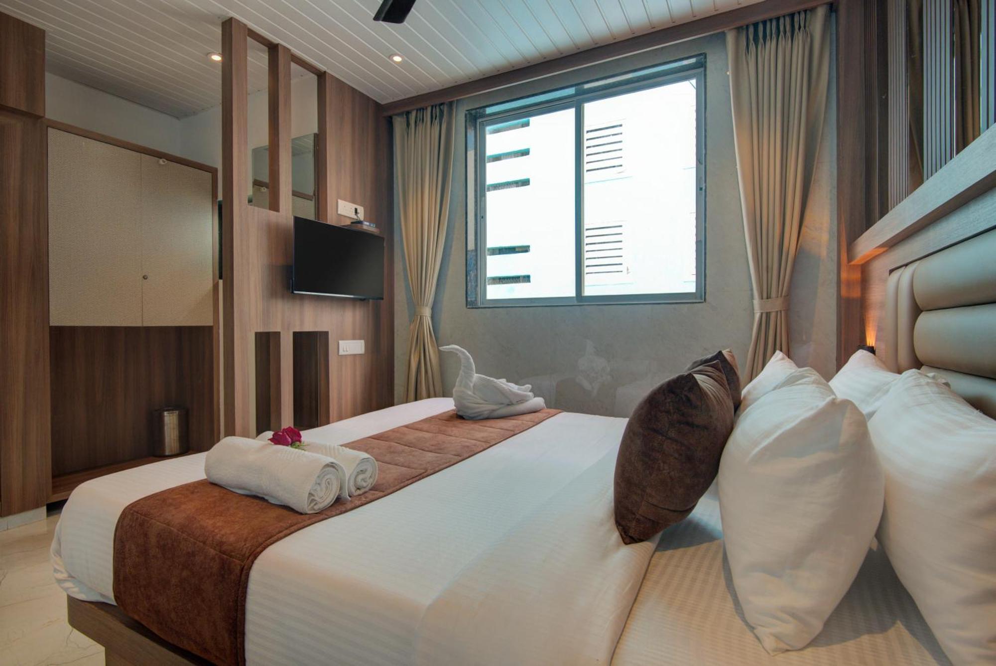 Hotel Galaxy Inn นาวีมุมไบ ภายนอก รูปภาพ