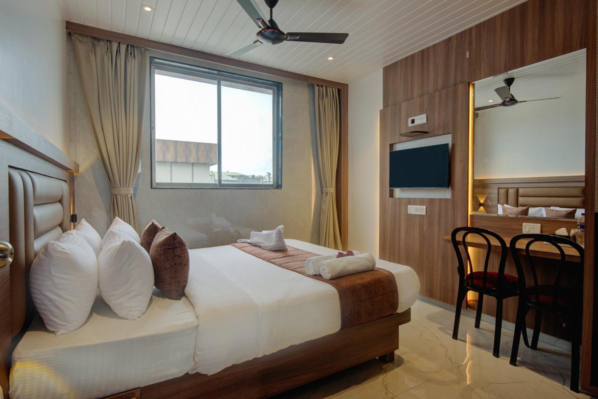 Hotel Galaxy Inn นาวีมุมไบ ภายนอก รูปภาพ