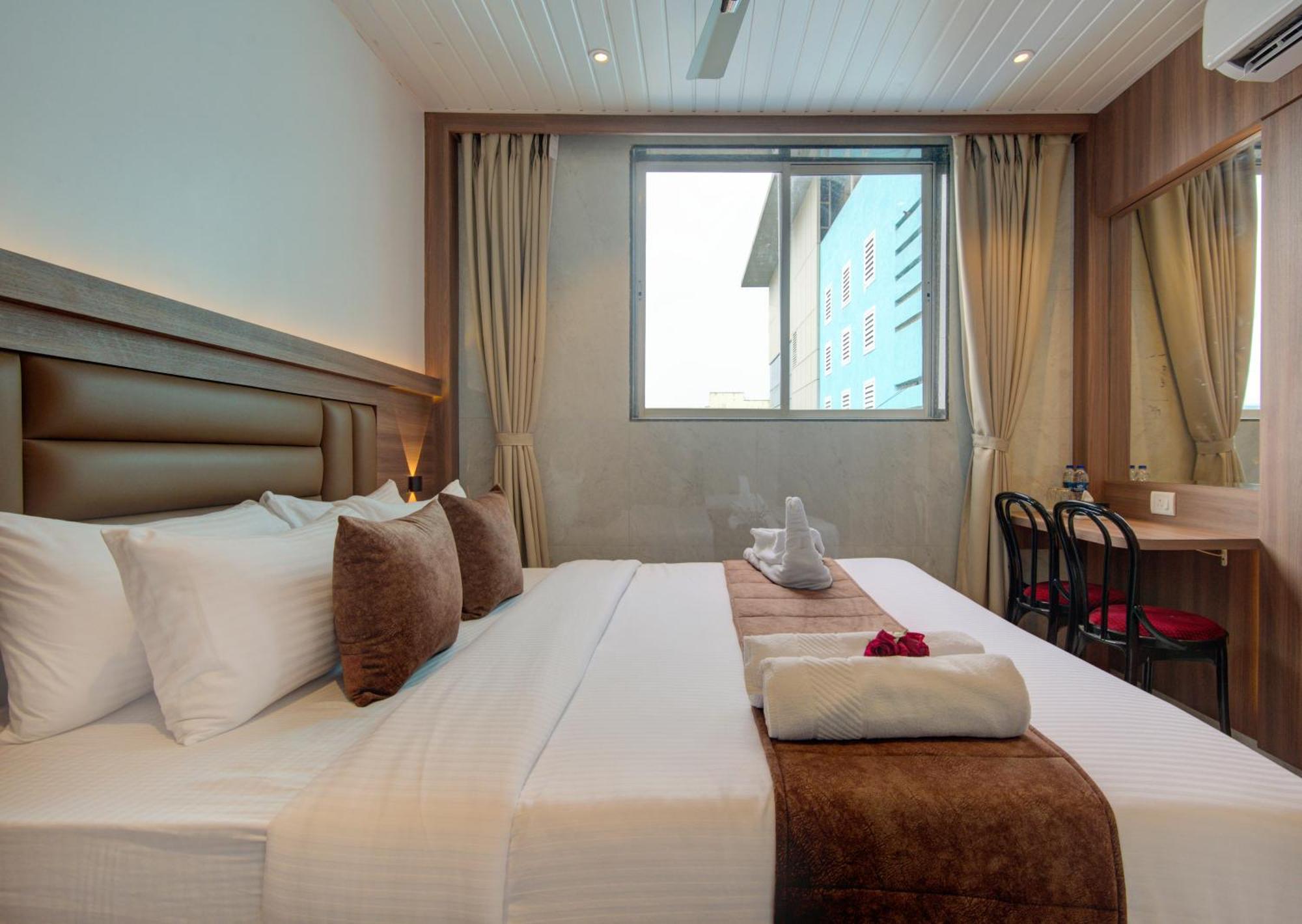 Hotel Galaxy Inn นาวีมุมไบ ภายนอก รูปภาพ